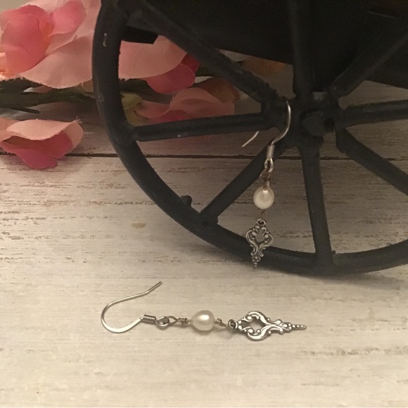 🌙[2/$44.00]🌙 Freshwater Pearls Earrings - Picture 4 of 4